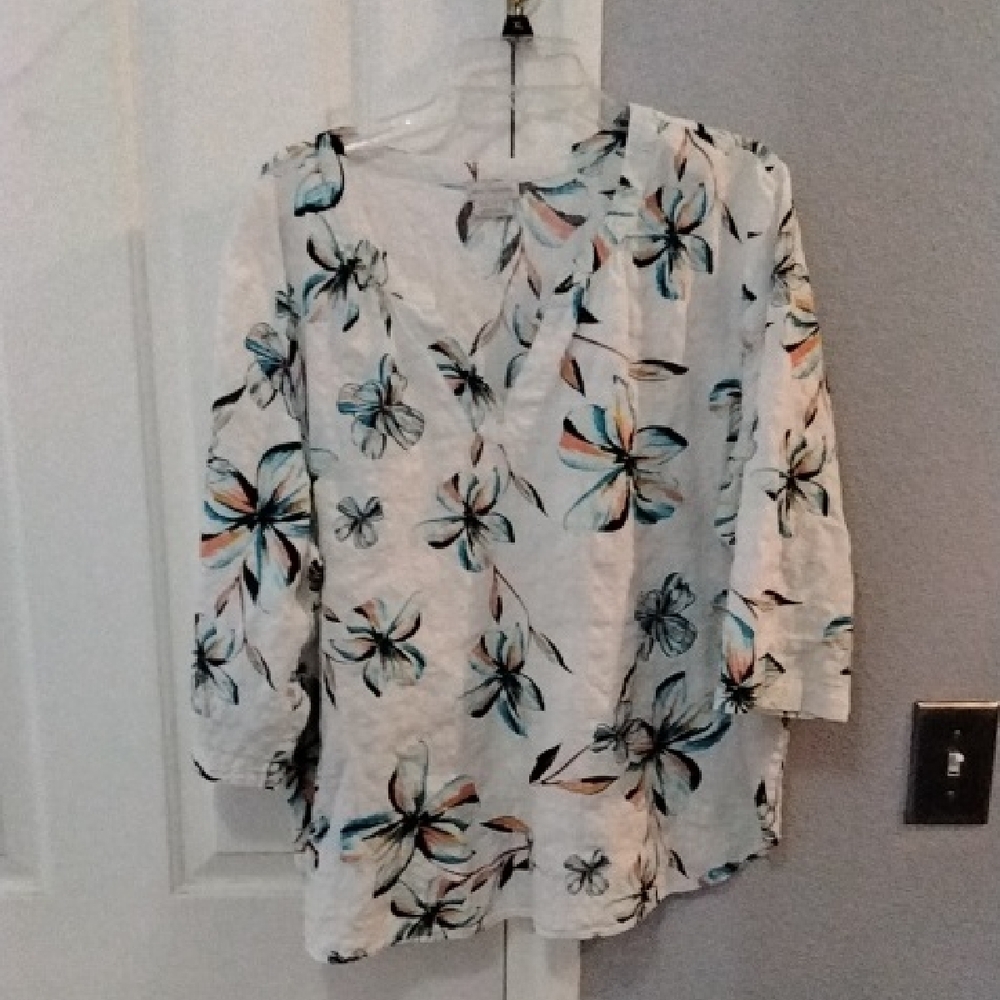 Van Huesen Women's Cream Floral V-Neck Blouse